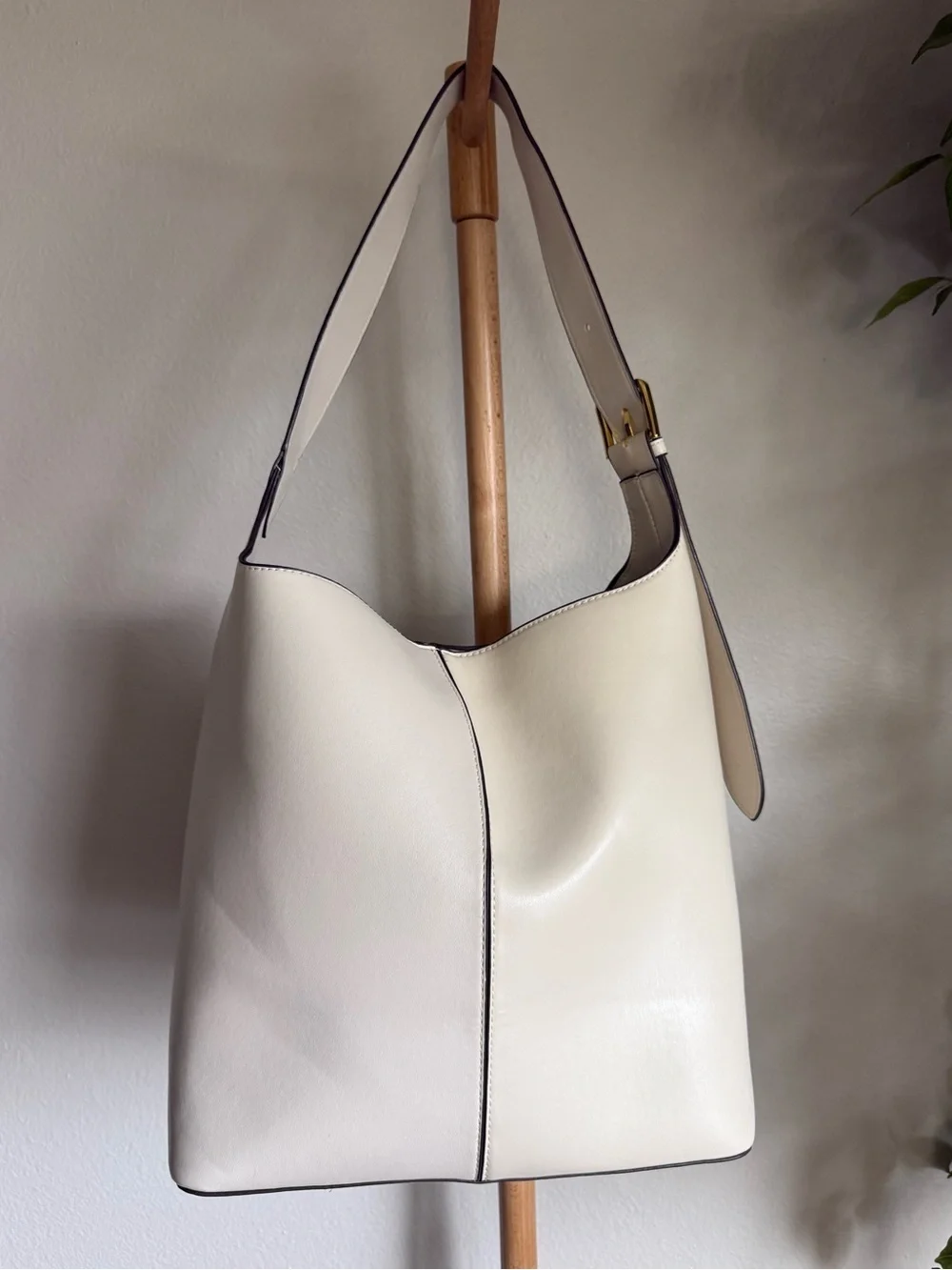 Time and Tru Shively Bucket Handbag in Ivory Beige Vegan Leather OS Brand New